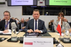 Państwa NATO solidarne we wspieraniu Ukrainy. Minister Błaszczak w Brukseli