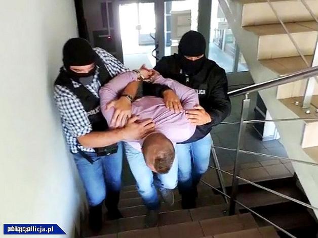 Policjanci udaremnili napad na kantor wymiany walut w Szamotułach